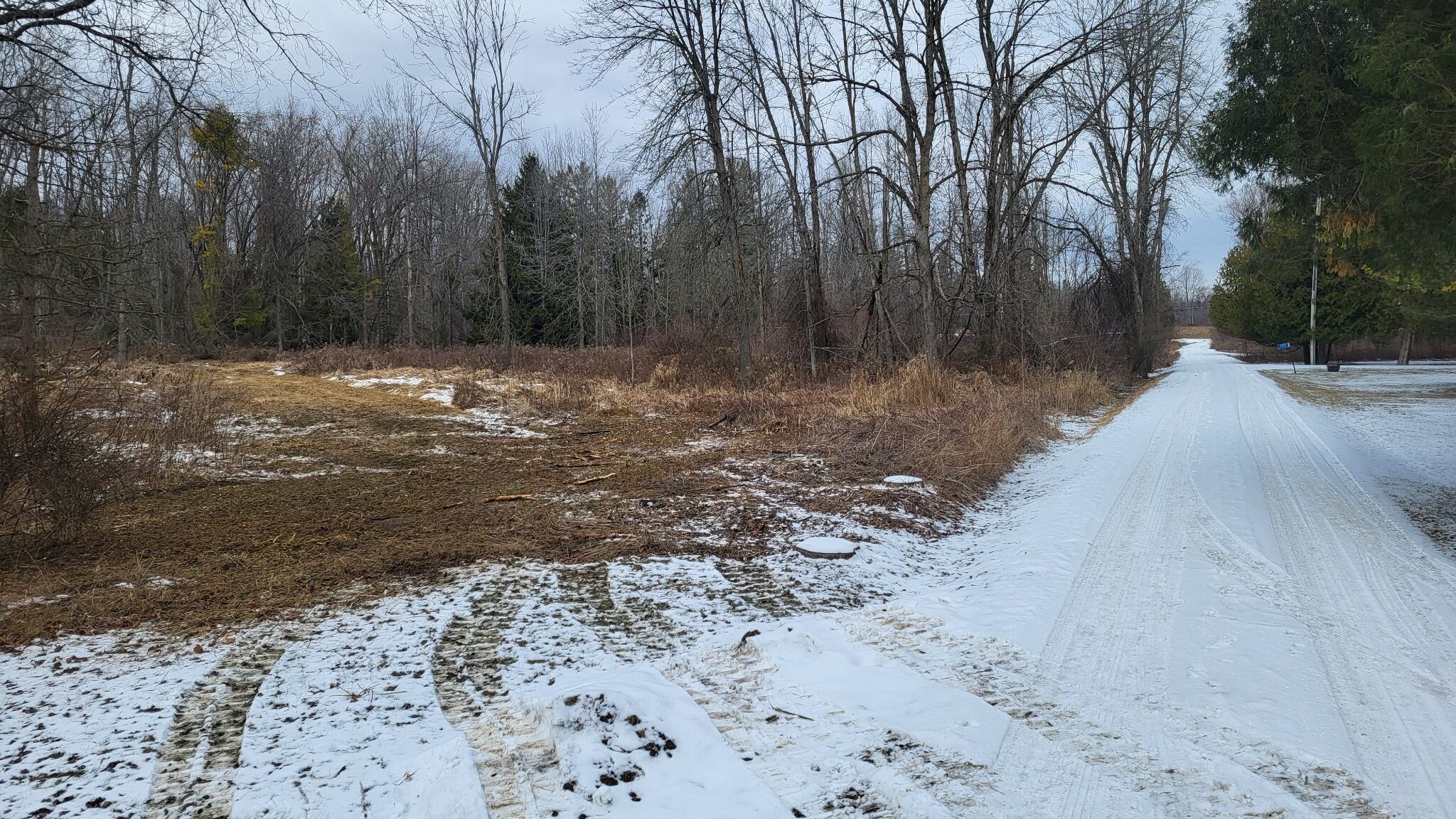 Winter Land Clearing Working during freezing temperatures, snowfall, and subzero conditions, our team collaborated closely with the homeowner to execute the work when the ground was frozen—ensuring minimal disruption and maximum efficiency.